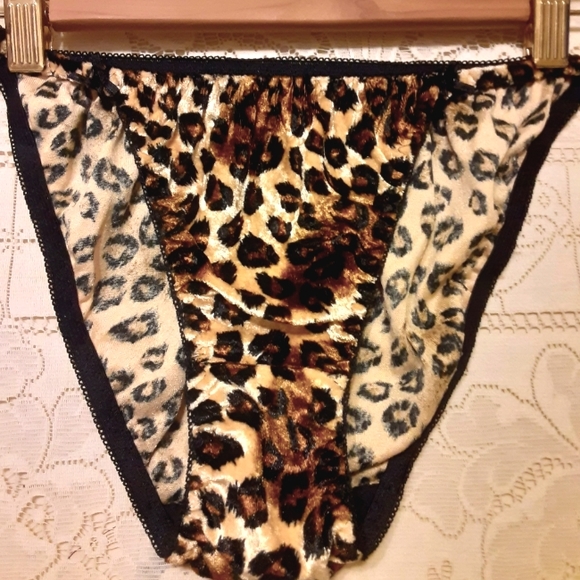 no label remains | Intimates & Sleepwear | Vintage Leopard Velvet ...